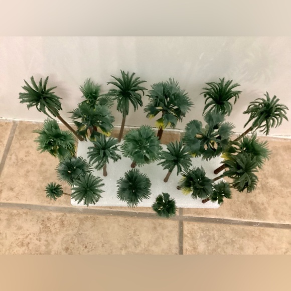 Variety Of Rainforest Palm Tree Set - Picture 4 of 16